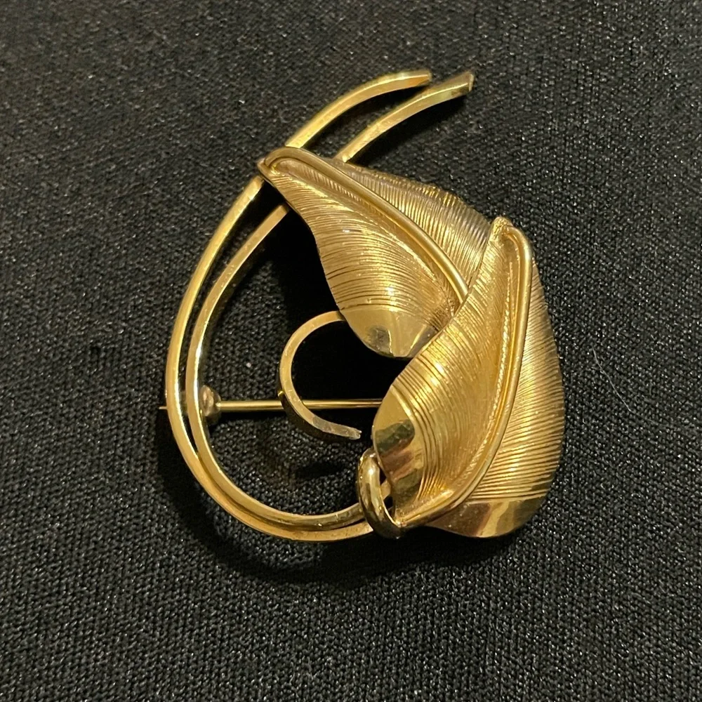 Gold Leaf Double Feather Brooch - Women's Jewelry